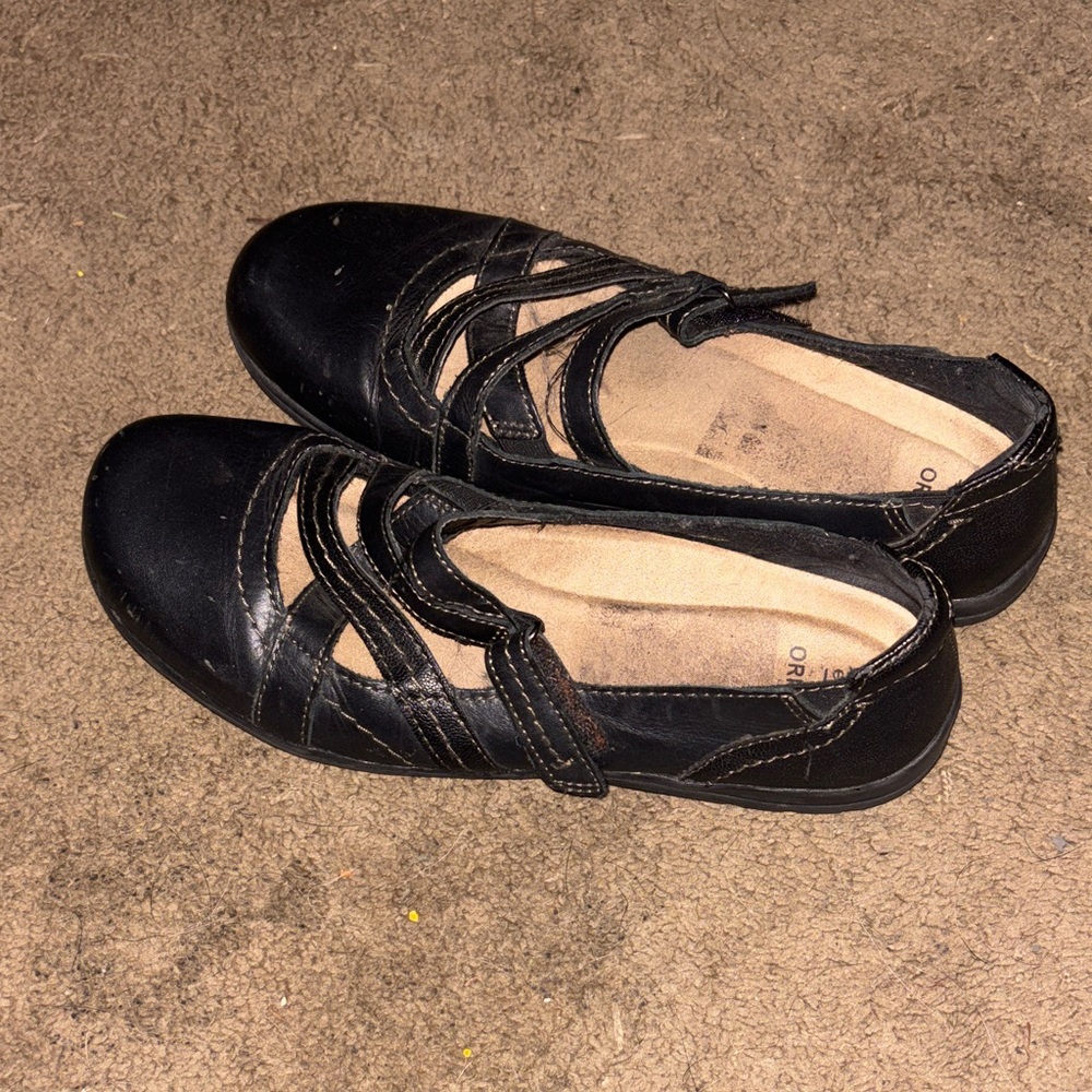 Earth Origins Black Leather Flats